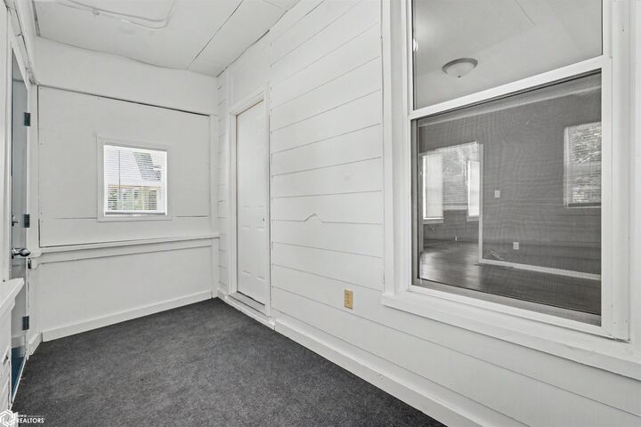 Property Photo: 402 May Avenue IA 52601
