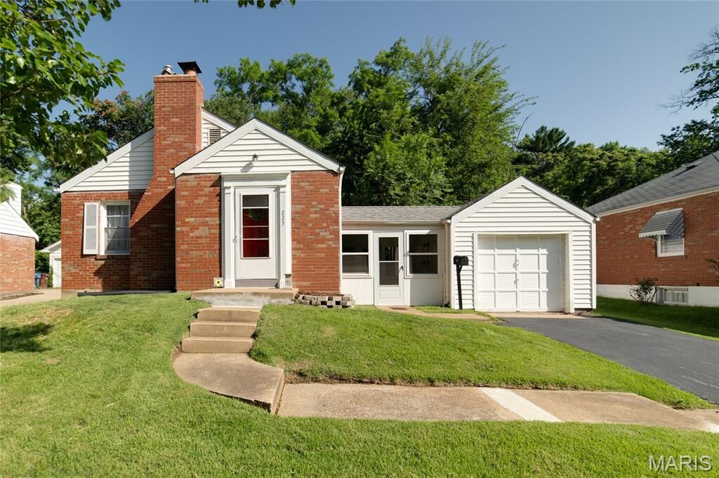 Property Photo:  223 Robert Avenue  MO 63135 