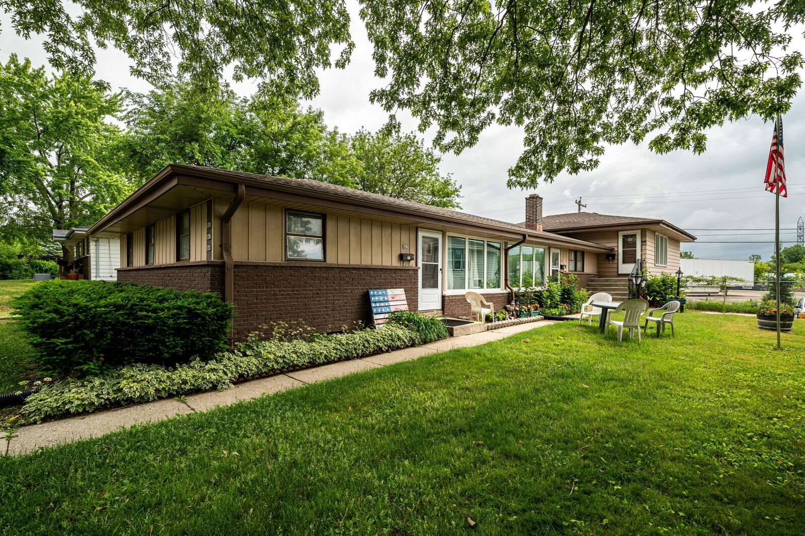 Property Photo:  865 Harding Ave  WI 53186 