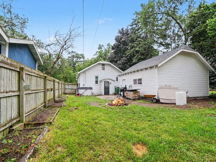 Property Photo: 2222 Crozier Avenue MI 49441