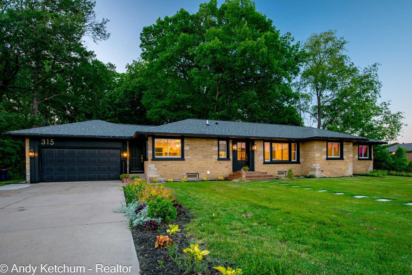 Property Photo: 315 W 40th Street MI 49423