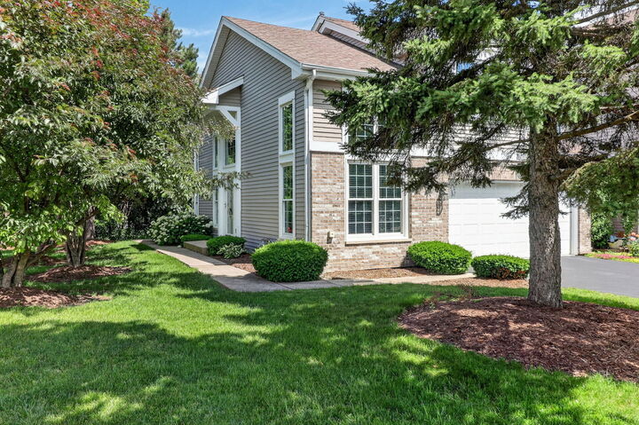 Property Photo: 999 Willow Street IL 60143