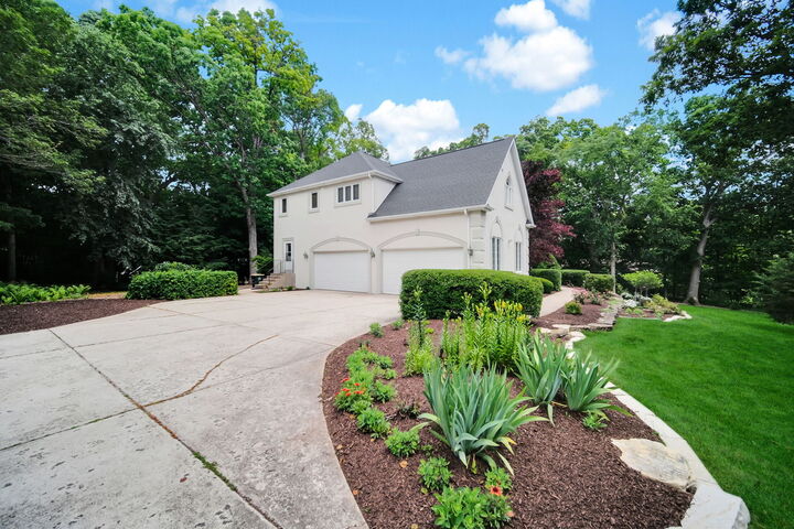 Property Photo: 36W244 Fieldcrest Drive IL 60175