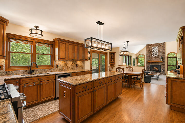 Property Photo: 2617 Crystal Way IL 60012