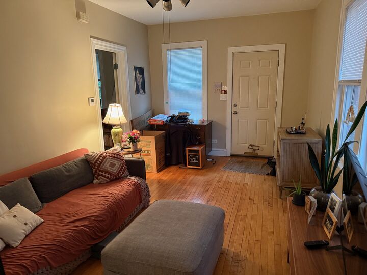 Property Photo:  2418 N Western Avenue 1R  IL 60647 