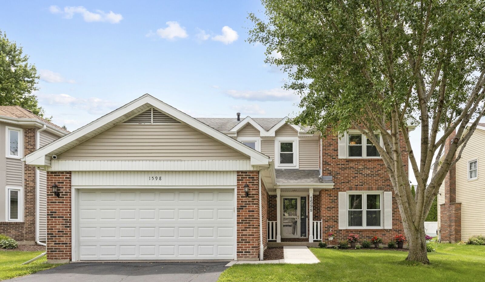 Property Photo: 1598 Lois Ann Lane IL 60563