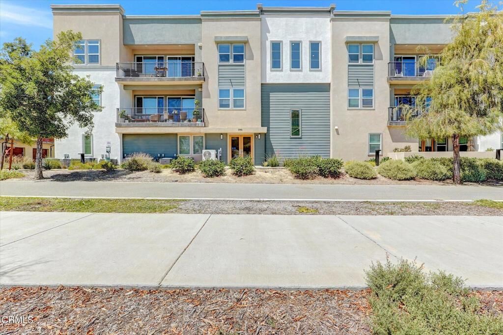 Property Photo:  27406 N Merlin Place 202  CA 91381 