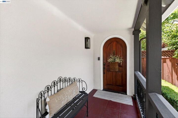 Property Photo:  