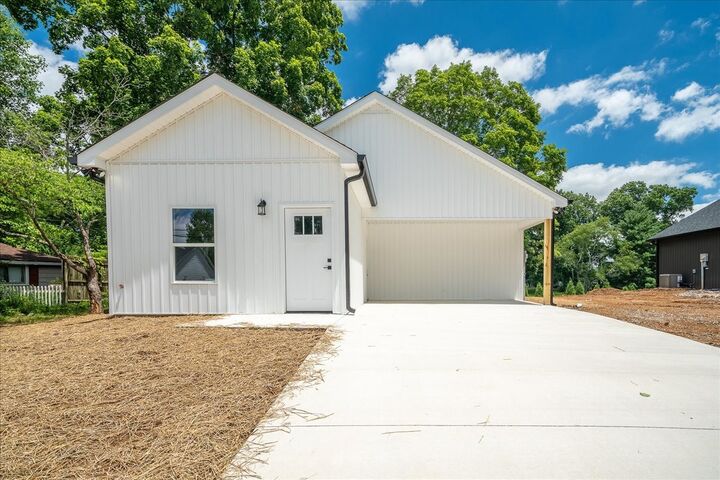 Property Photo:  318 1st Ave  TN 38464 