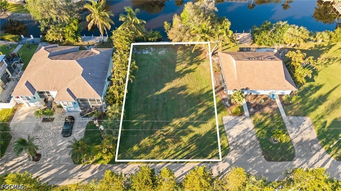 Property Photo: 3665 Riviera Circle FL 34134