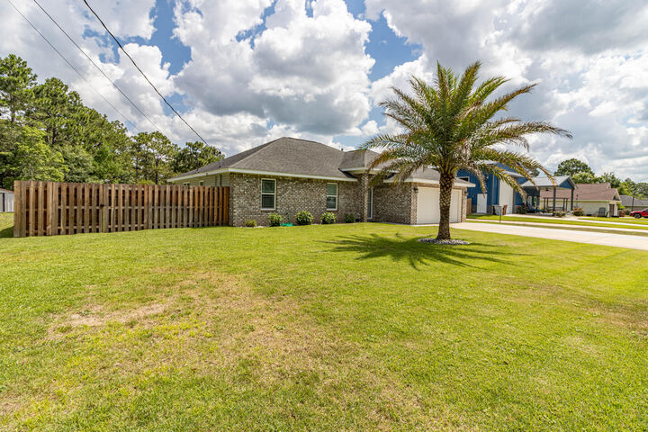 Property Photo: 8270 Molina Street FL 32566