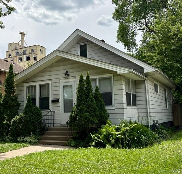 Property Photo:  3344 Snelling Avenue  MN 55406 