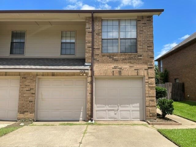 Property Photo: 1226 Hudgins Street A TX 76051