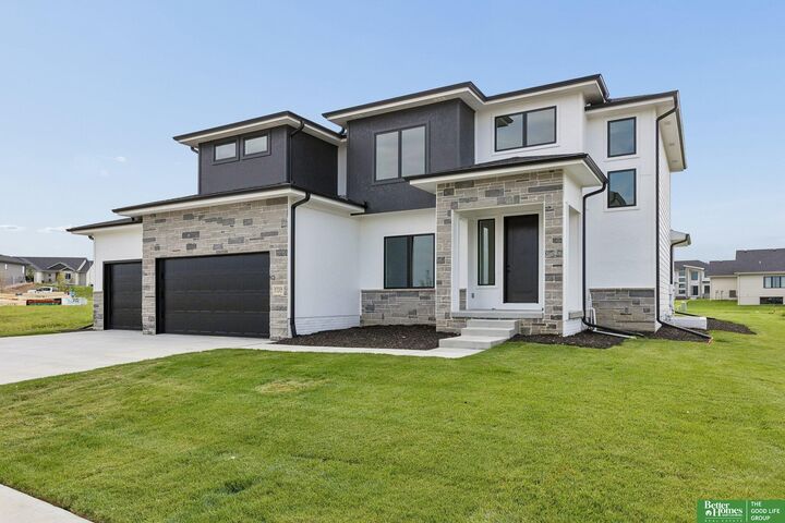 Property Photo:  5401 N 196th Avenue  NE 68022 