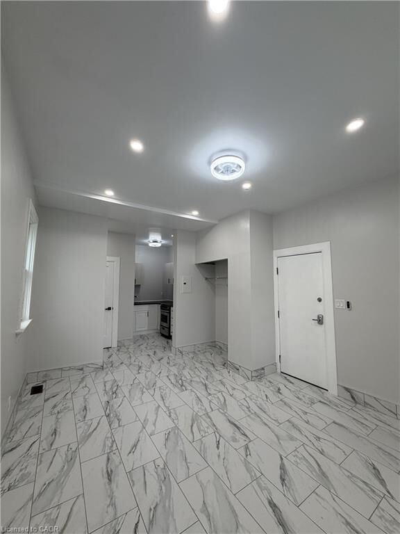 Property Photo: 169 Wentworth Street N 1 ON L8L 5V6