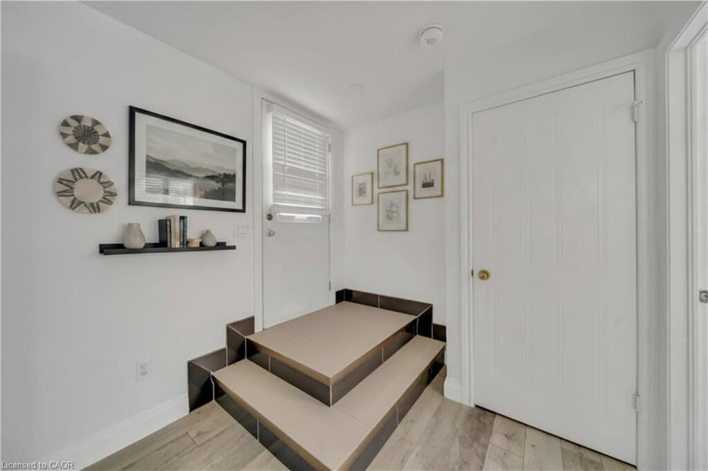 Property Photo: 347 Keewatin Avenue Lower ON N2B 3W2