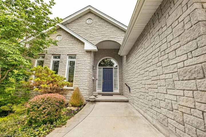 Property Photo: 796 Springbank Avenue N ON N4T 1T5