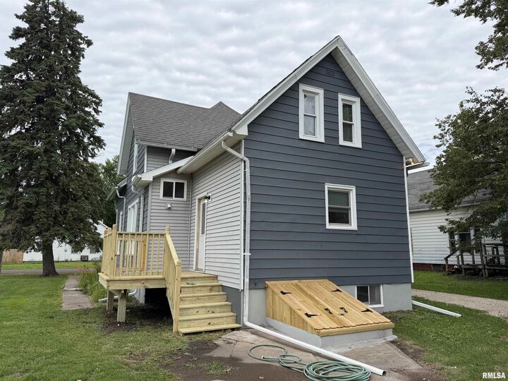Property Photo:  13 Chestnut Street  IL 61401 