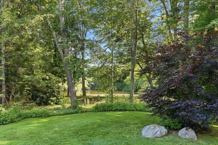 Property Photo:  6 Oakmount Circle  MA 02420 
