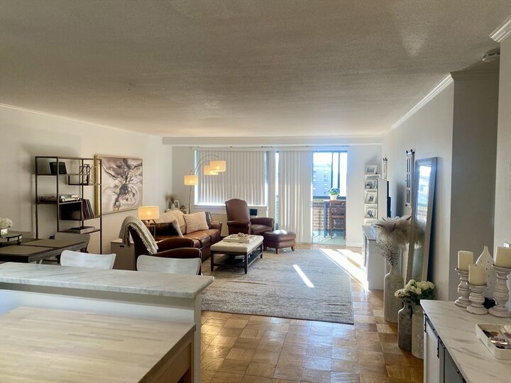 Property Photo:  9 Hawthorne Place 15R  MA 02114 
