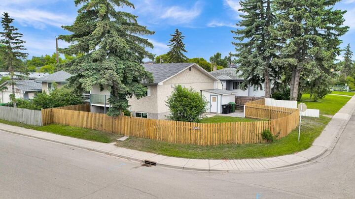 Property Photo:  3820 14 Avenue SE  AB T2A 0K3 