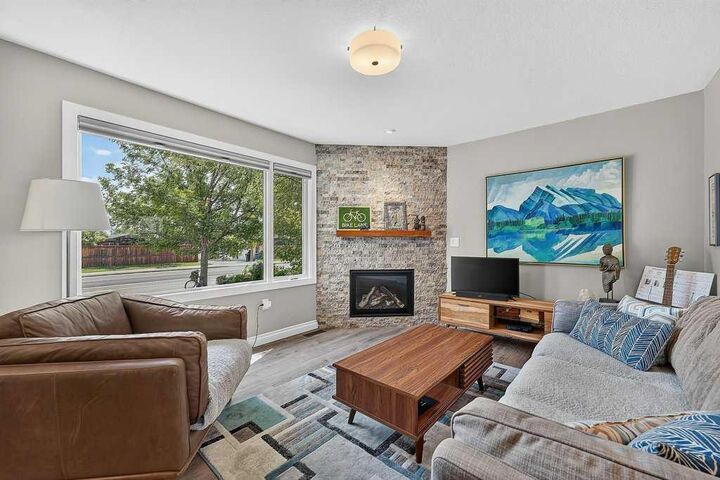 Property Photo: 4673 20 Street SW AB T2T 6G4