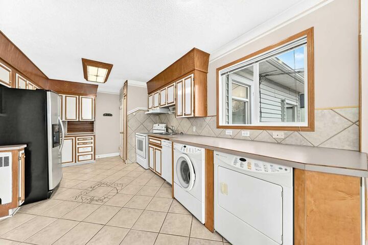 Property Photo: 1712 28 Street SW AB T3C 1L9