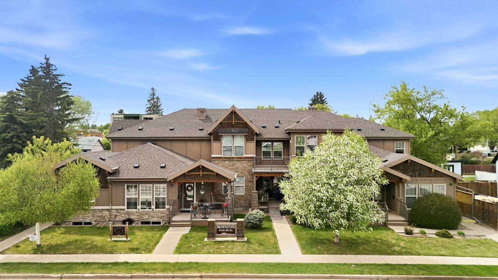 Property Photo:  5130 50 Street K  AB T4L 1X2 
