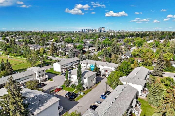 Property Photo:  672 Killarney Glen Court SW  AB T3E 7H4 