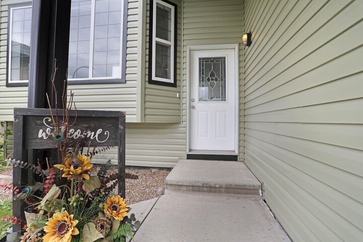 Property Photo:  23 Upland Place  AB T1R 1M9 
