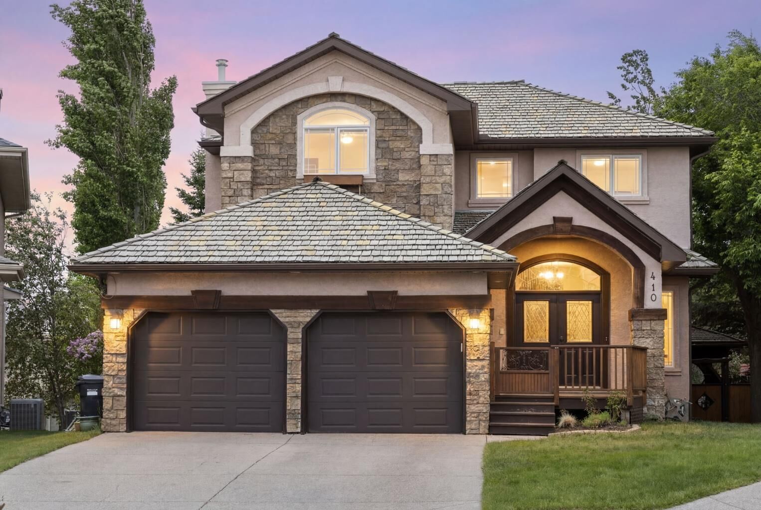Property Photo:  410 Royal Crest Bay NW  AB T3G 4M8 