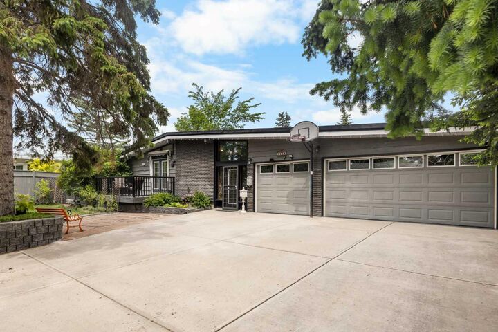 1408 104 Avenue SW — photo 1