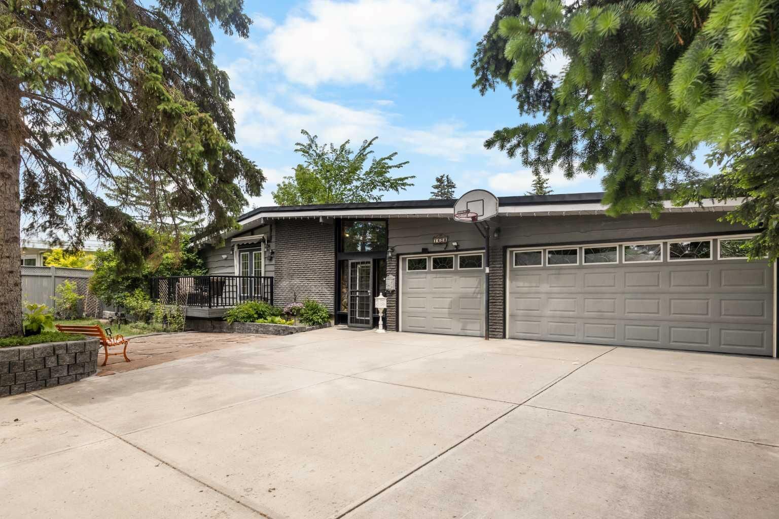 Property Photo: 1408 104 Avenue SW AB T2W 0A6