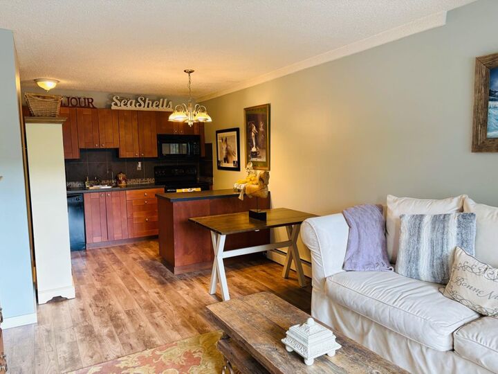 Property Photo: 2010 11 Avenue SW 201 AB T3C 0P1