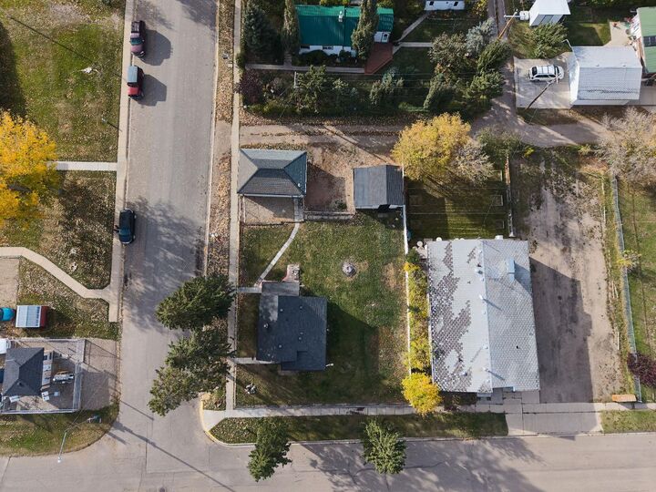 Property Photo:  106 Allison Street  AB T0M 0A0 