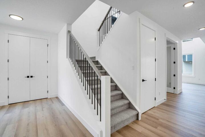 Property Photo: 27 Heritage Close AB T4C 3G8