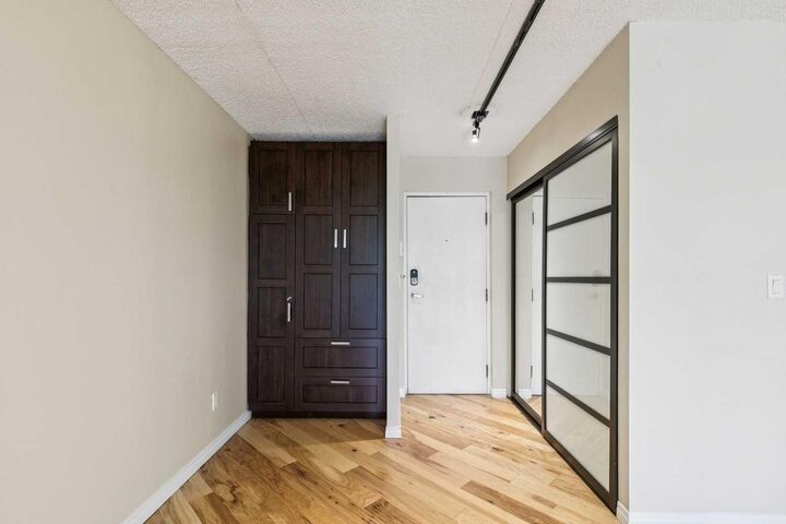 Property Photo: 128 15 Avenue SW 306 AB T2R 0P5