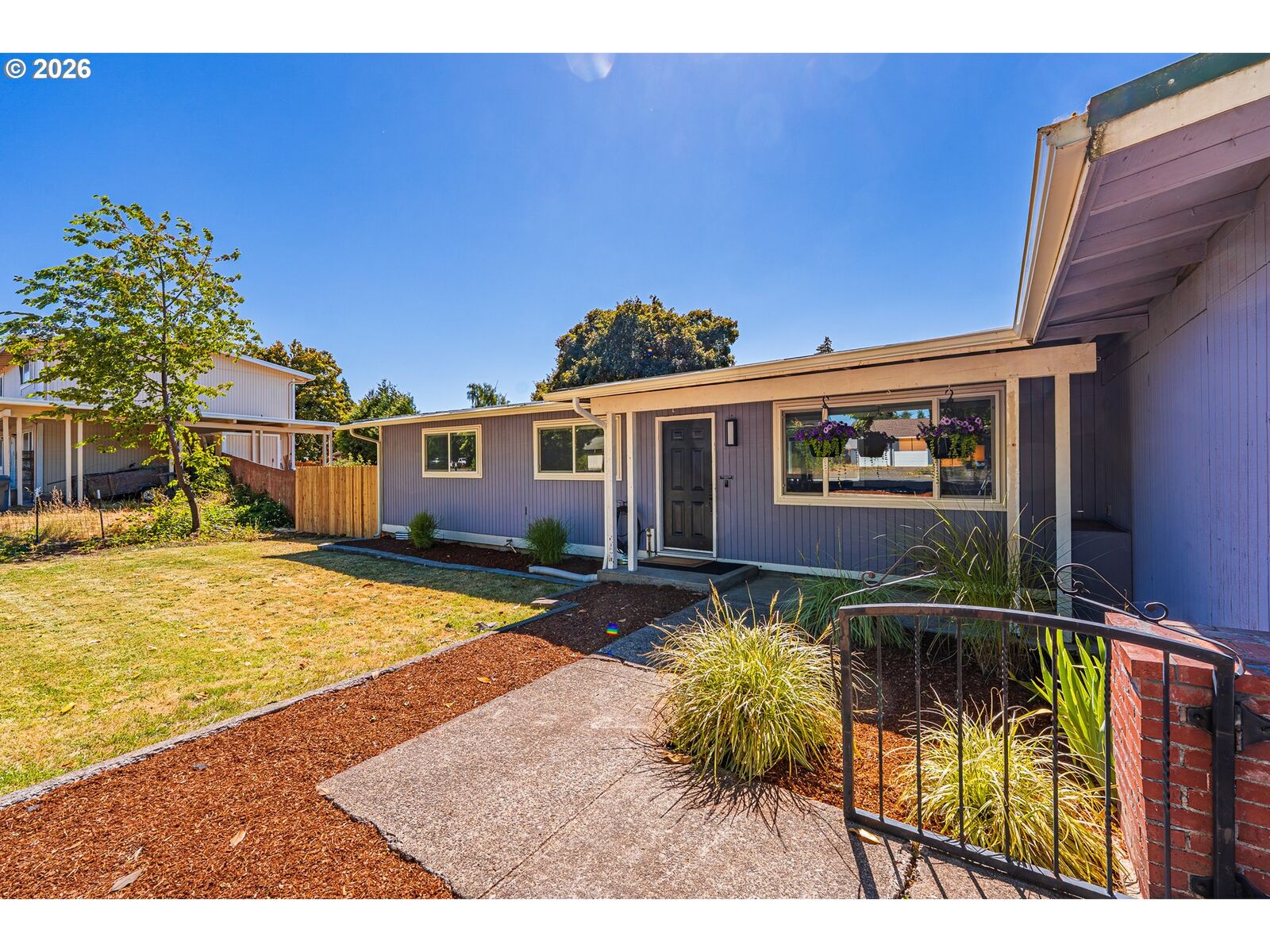 Property Photo: 2410 Gilham Rd OR 97408