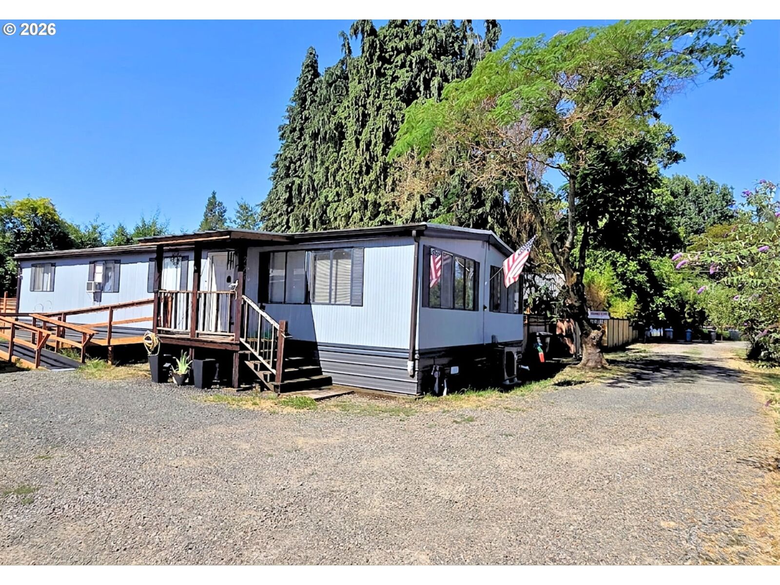 Property Photo:  227 Waite St  OR 97402 