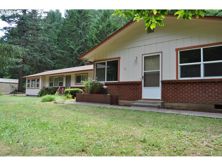 Property Photo: 23776 Warthen Rd OR 97437