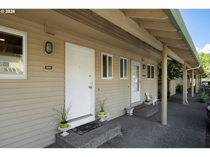 Property Photo: 541 N Hayden Bay Dr OR 97217