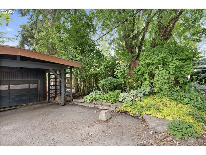 Property Photo:  5345 SW Arnold St  OR 97219 