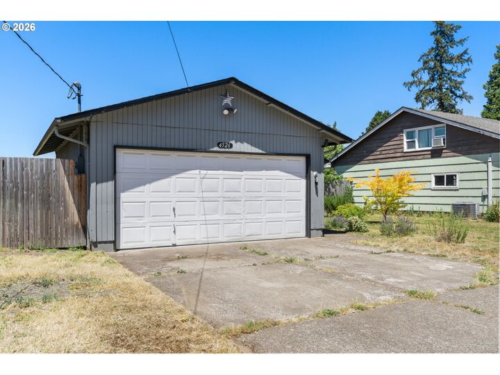 Property Photo: 4526 Daisy St OR 97478