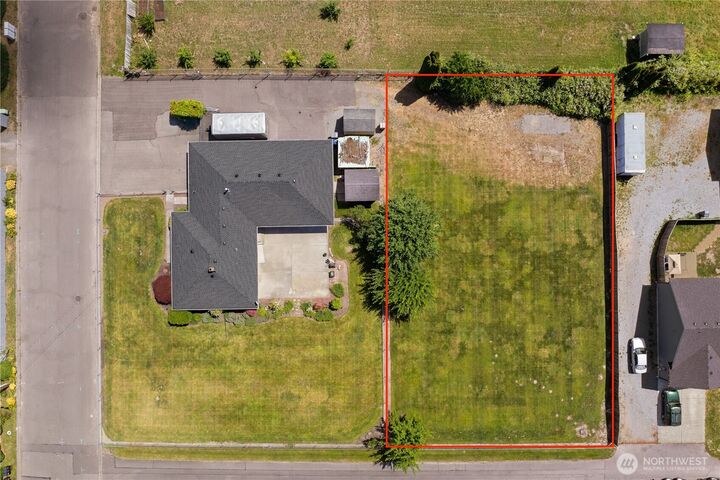 Property Photo: 428 4th Avenue SE WA 98047