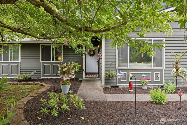 Property Photo:  8915  Quinault Drive NE  WA 98516 