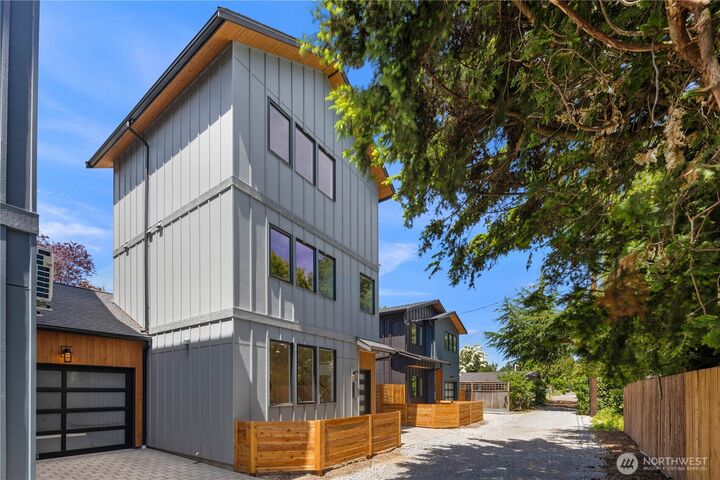 Property Photo:  512 N 92nd Street  WA 98103 