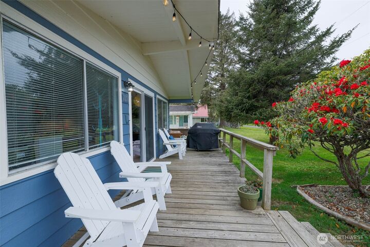 Property Photo:  1650  First Avenue  WA 98547 
