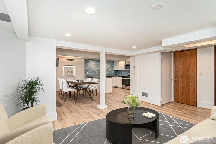 Property Photo: 5523 Woodlawn Avenue N WA 98103
