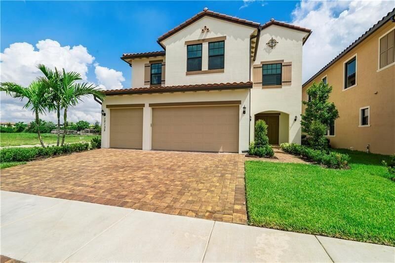 Property Photo:  12175 N Baypoint Circle  FL 33076 