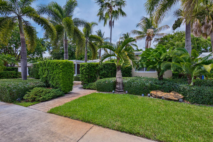 Property Photo: 1325 Guava Isle FL 33315